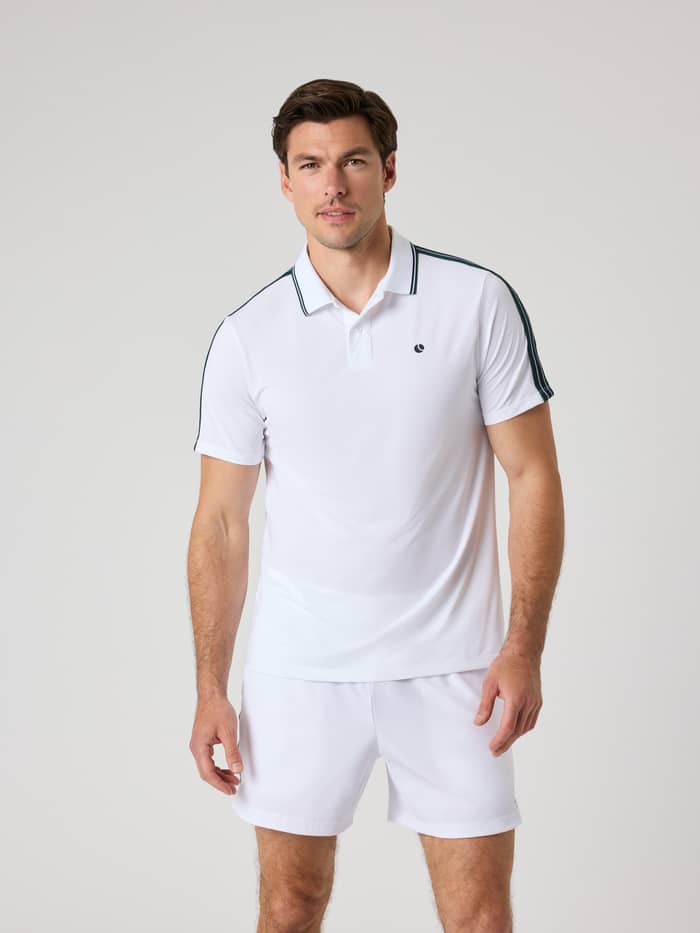 Ace Retro Polo Shirt i Brilliant White (Hvid) set forfra på en mand, ideel til tennis og performance.
