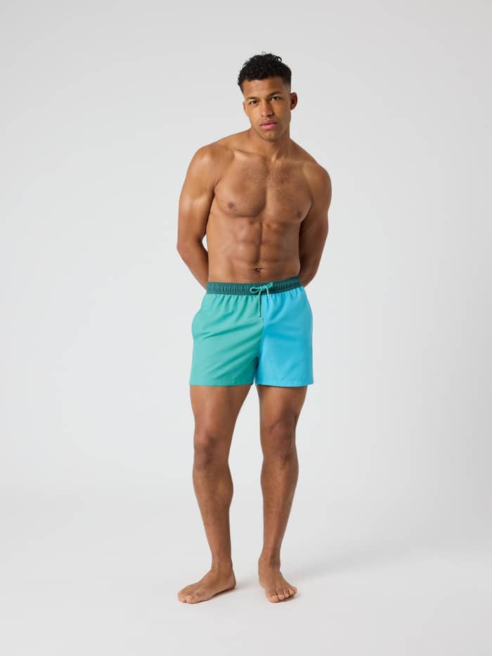 Borg Blocked Swim Shorts voor heren in Sea Blue (Blauw) met een color-block design en regular fit in vooraanzicht. - Image 3
