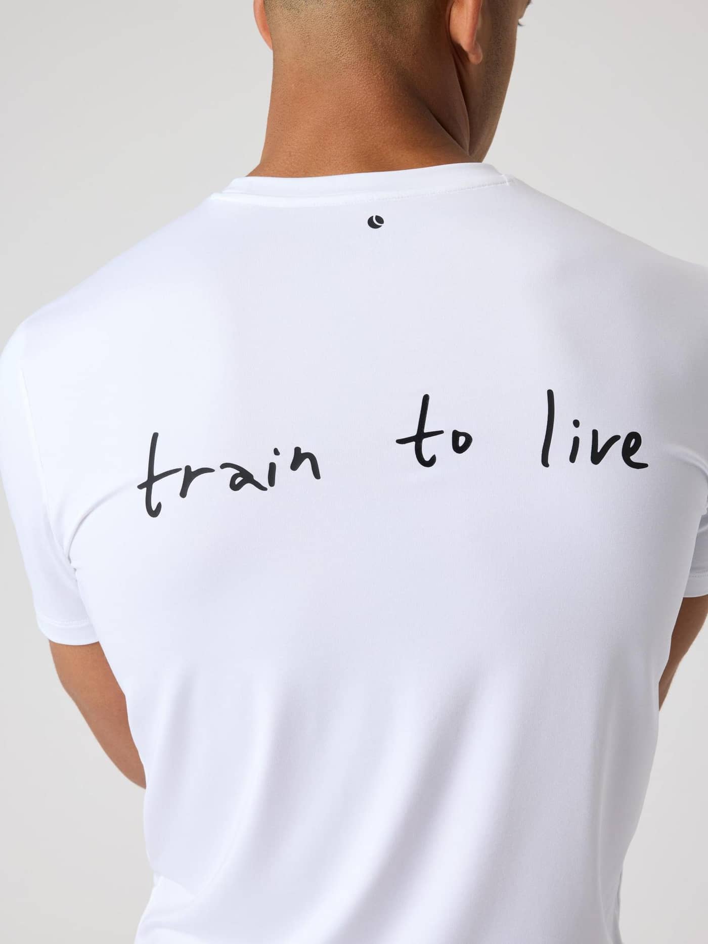 Borg Graphic T-Shirt i Brilliant White (Hvid) set bagfra med en sort træningsfokuseret grafik til mænd. - Image 4