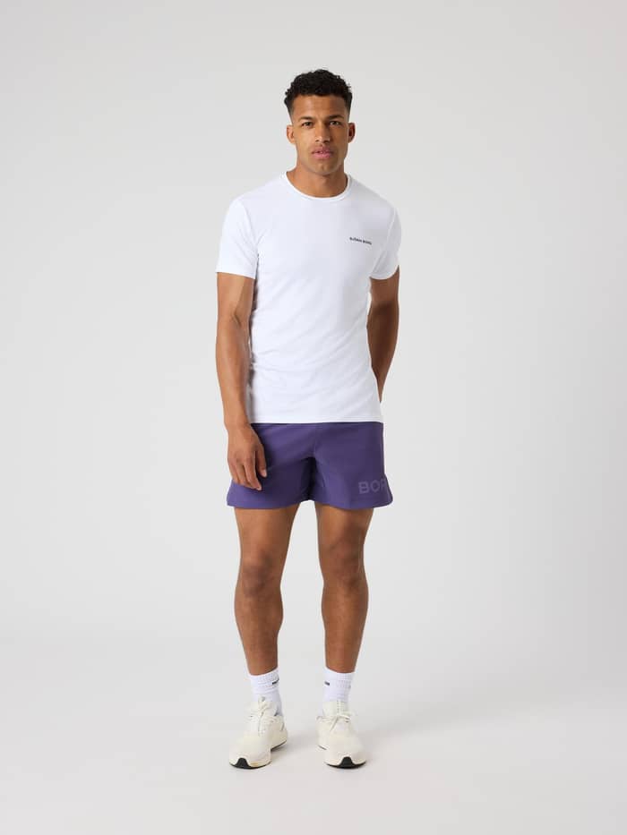 Volledig vooraanzicht van een man in het Björn Borg Graphic T-Shirt in Brilliant White (Wit) voor training. - Image 3