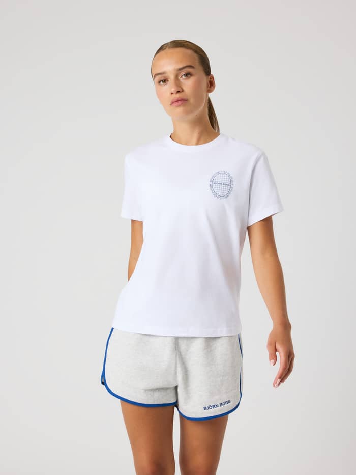 Borg Cotton T-Shirt in Brilliant White (Wit) met een blauw tennislogo op de borst en een flatterende regular fit. - Image 3