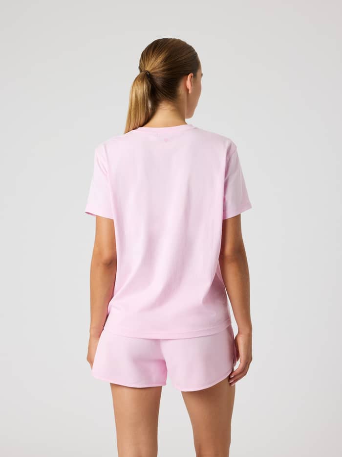 Achteraanzicht van het Borg Cotton T-Shirt in Pink Lady (Roze), een stijlvolle pasvorm ideaal voor tennis of vrije tijd. - Image 2