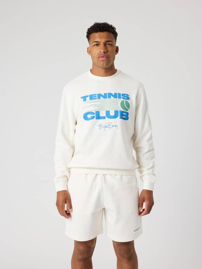 Vooraanzicht van een man in de katoenen Björn Borg Classic Print Sweatshirt in Tofu (Wit) met een stijlvolle tennisgraphic. - Image 2
