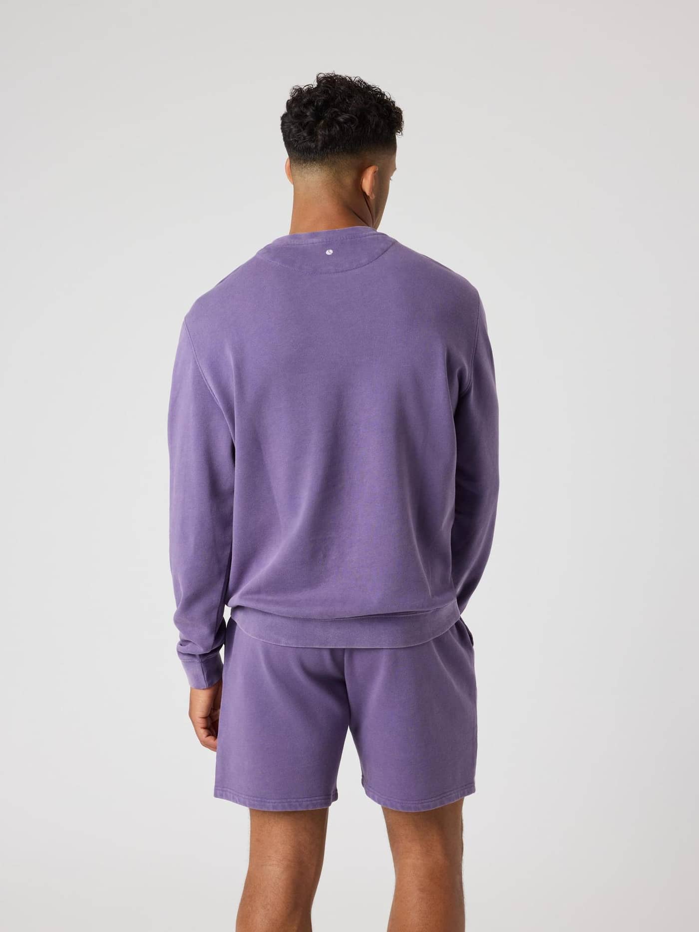 Borg Classic Print Sweatshirt i Mystical (Lilla) set bagfra med tennisboldprint, ideel til stil og tennis. - Image 2