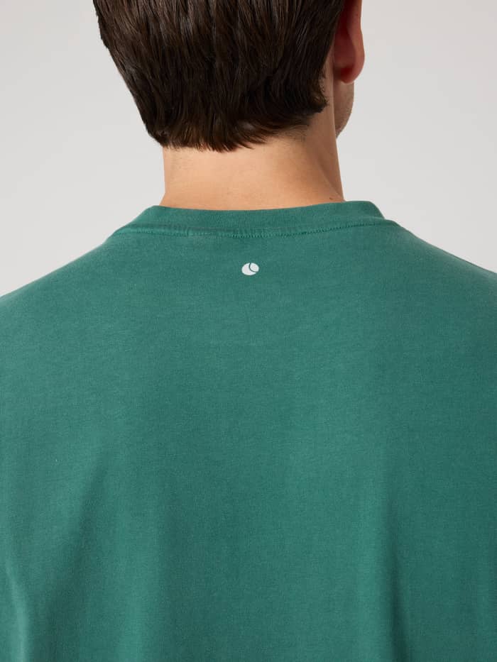 Achteraanzicht van het katoenen Borg Classic Print T-Shirt in Mallard Green (Groen) met een tennisbalprint voor tennis. - Image 4