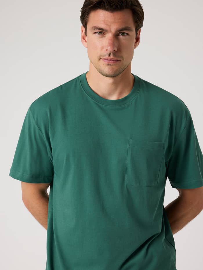 Mallard Green Borg Relaxed T-shirt voor heren in een zachte katoenmix met een praktisch borstzakje. - Image 4