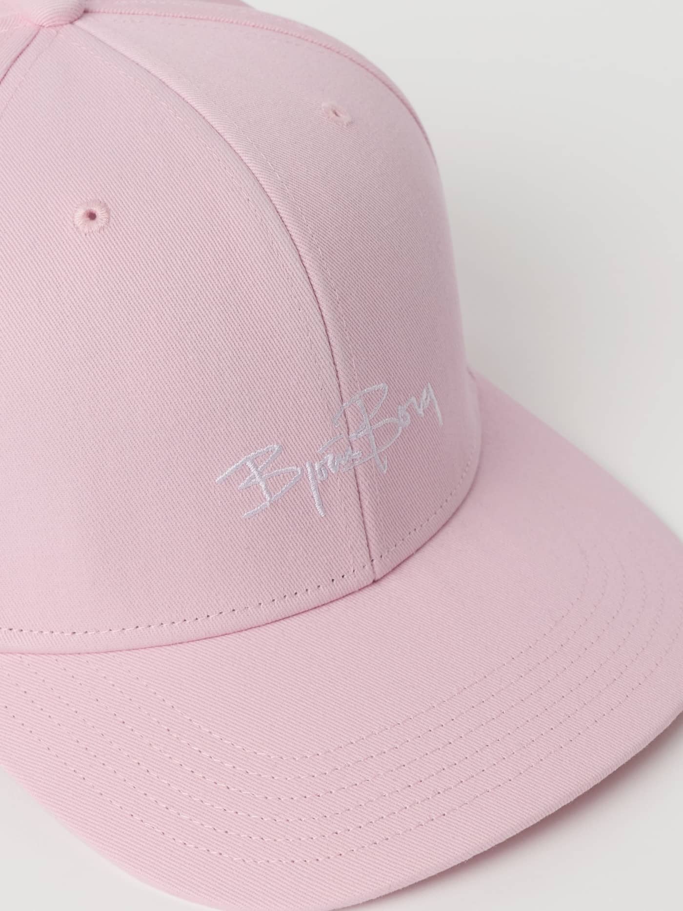 Close-up of the organic cotton Borg Signature Cap in Pink Lady (Pink), showcasing the signature logo for tennis style. - Image 3