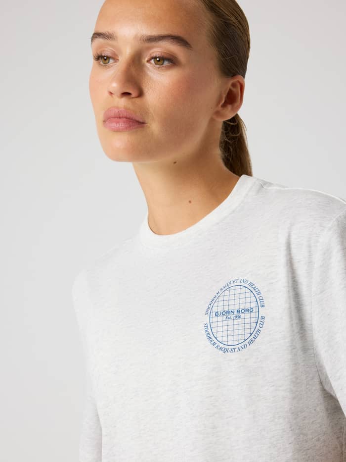 Studio Oversized Cropped T-Shirt in Ultra Light Grey Melange (Grijs) van een katoenmix met een blauw borstlogo. - Image 5