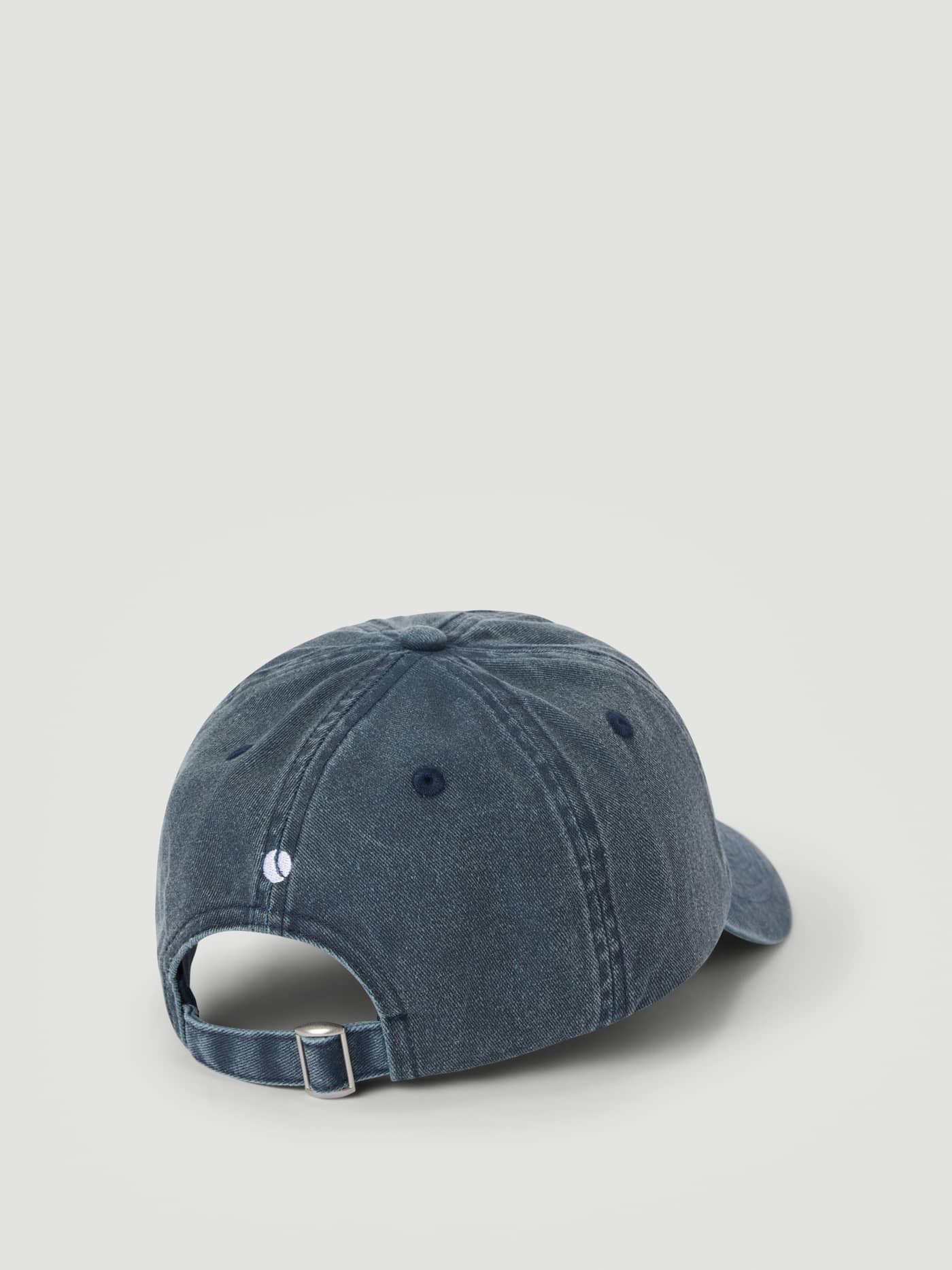 Borg Washed Bold Logo Cap i Night sky (Blå) set bagfra med hvidt logo, metalspænde og vasket økologisk bomuld. - Image 2
