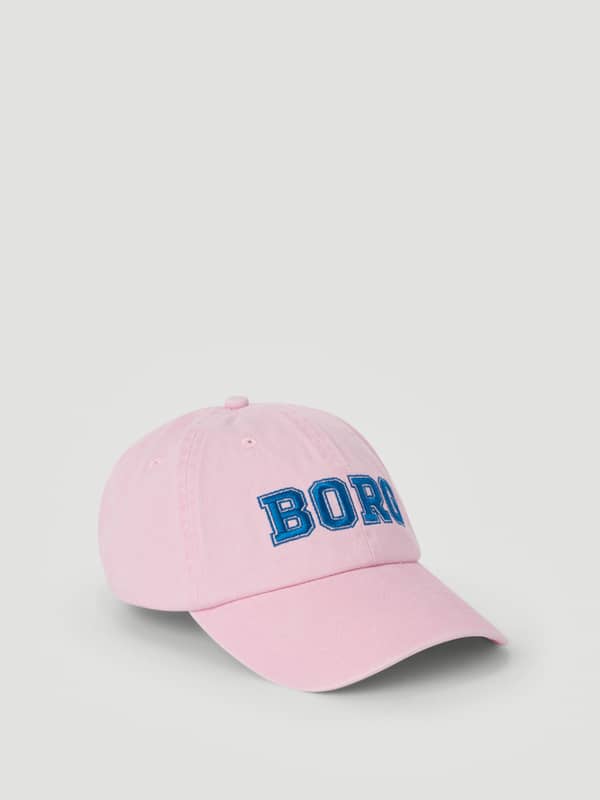 Borg Washed Bold Logo Cap Pink Lady (Rose) en coton biologique avec effet délavé et broderie bleue.