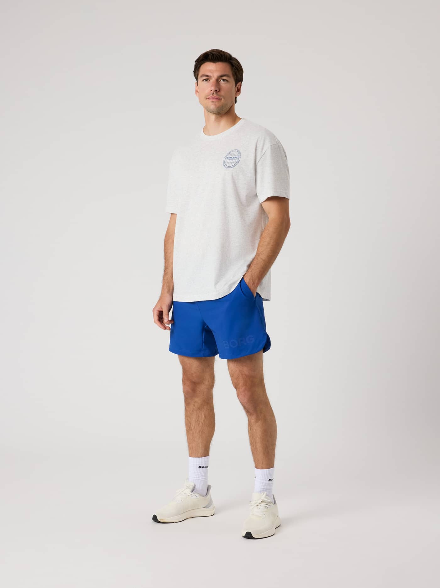 Full-body front view of a man wearing the Björn Borg Ace Oversized T-Shirt in Ultra Light Grey Melange (Grey) for tennis. - Image 3