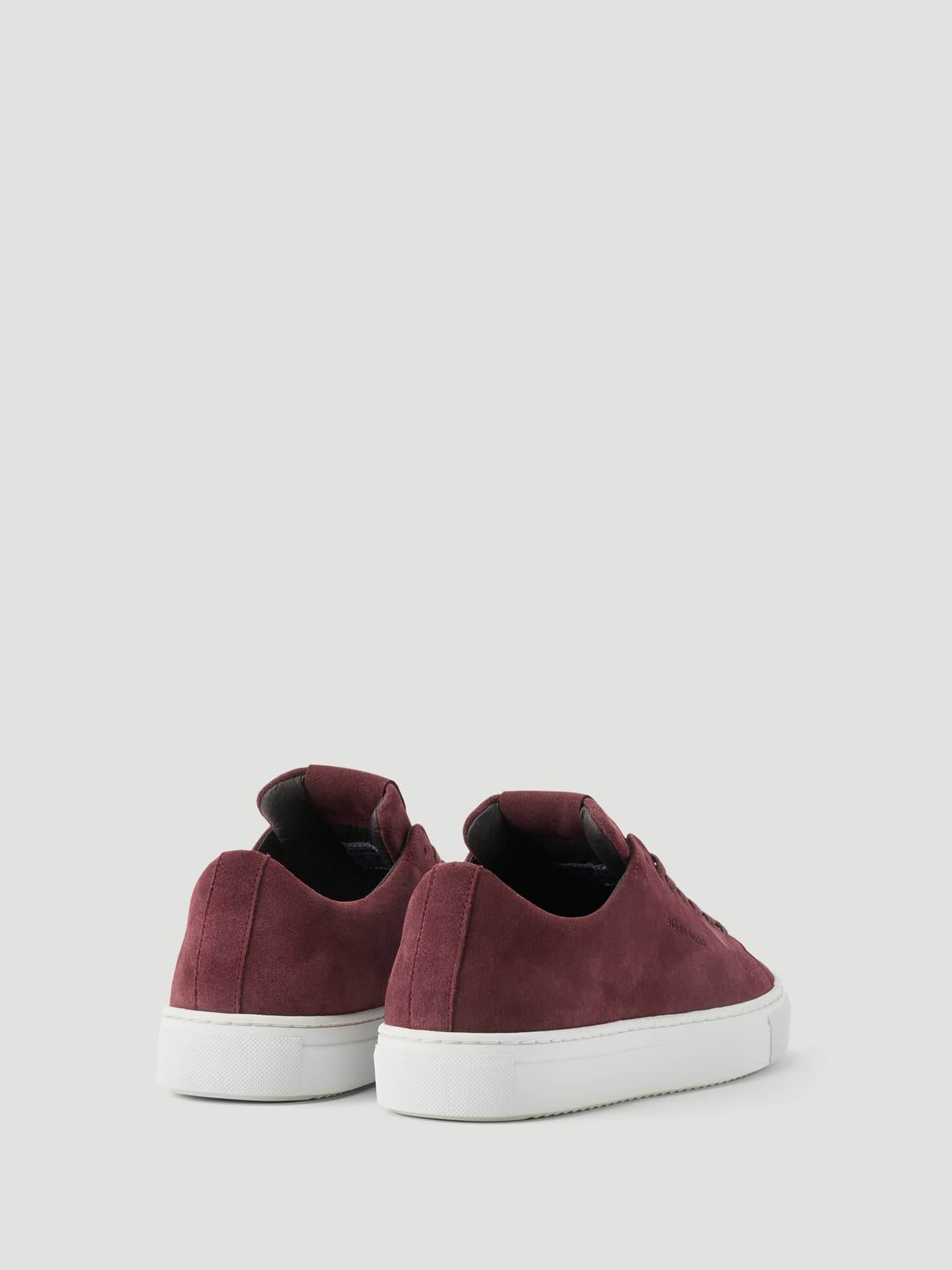 Björn Borg Men's Classic Suede Sneakers sedda bakifrån i Röd, i premiummocka med en tennisinspirerad stil. - Image 3