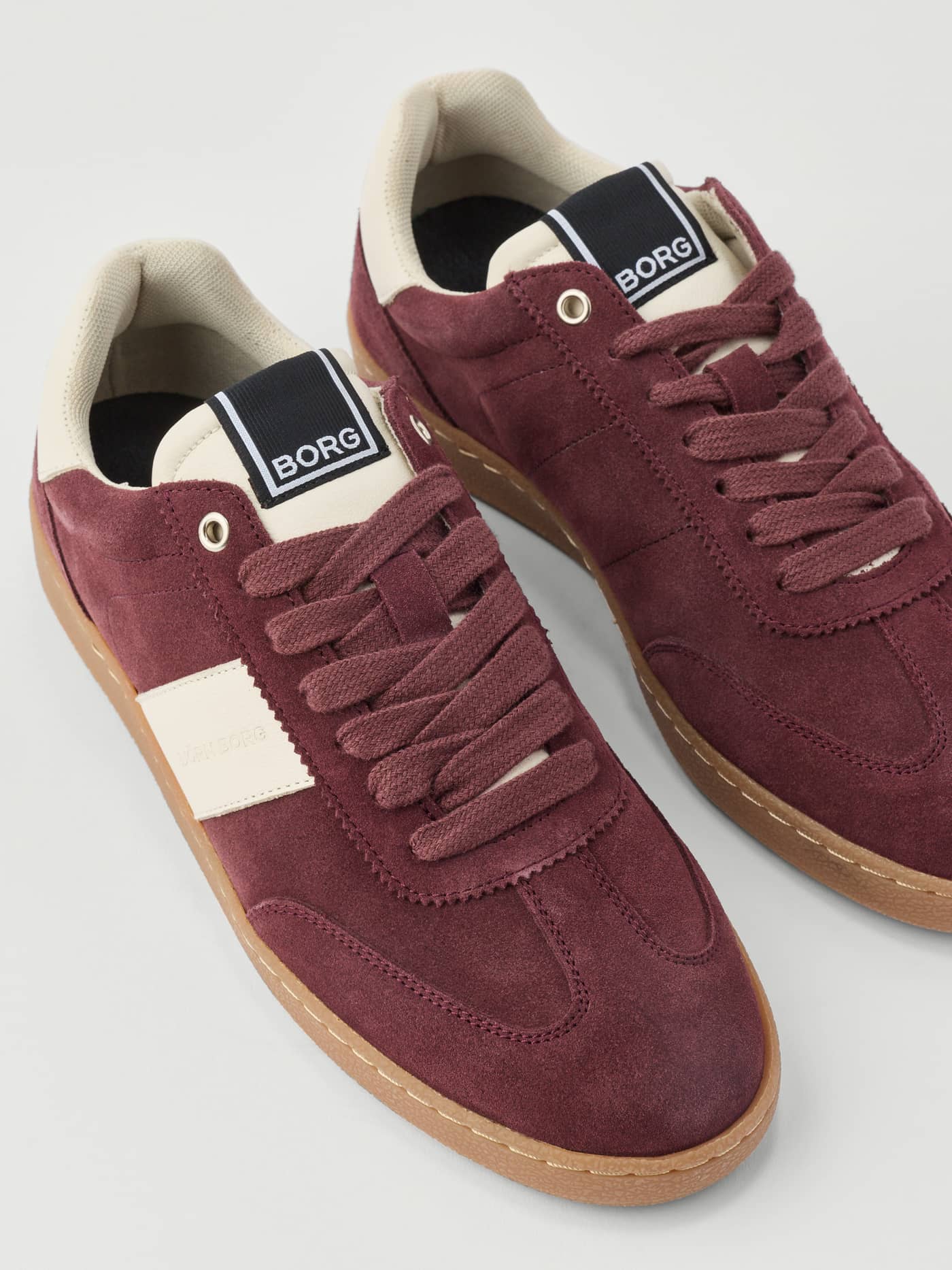 Women's Grace Leather Sneakers in Rood en Wit met een tennis-geïnspireerd leren design en zwarte logo-accenten. - Image 4