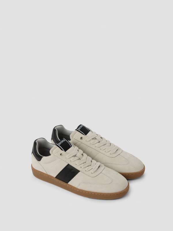 Women's Grace Leather Sneakers en cuir blanc et noir au design d'inspiration tennis épuré avec logos BORG blancs.