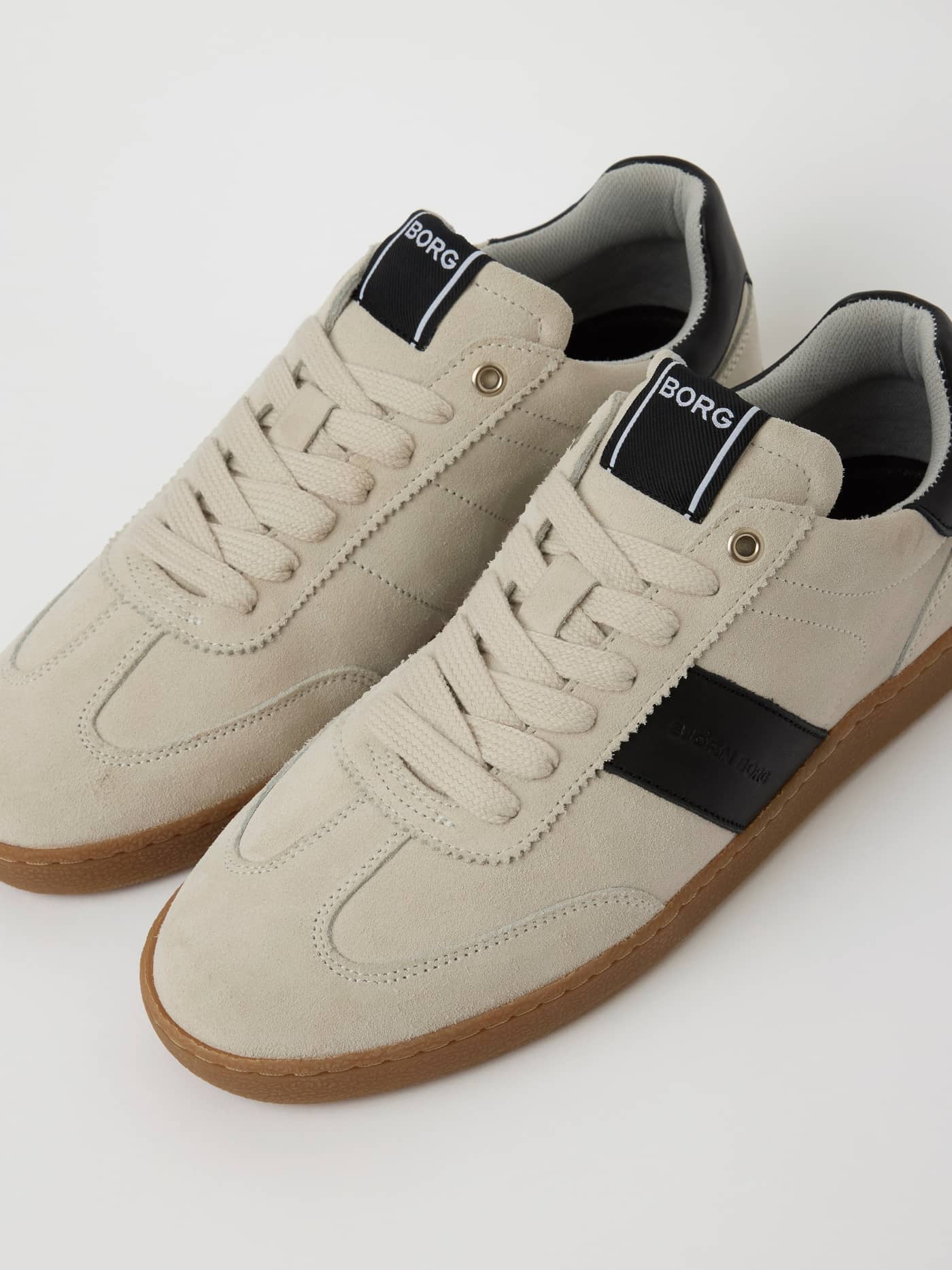 Women's Grace Leather Sneakers in white and black, featuring a sleek fit, white BORG logo, and tennis-inspired style. - Image 2