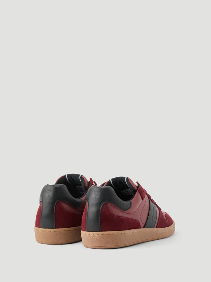 Men's Legacy Leather Sneakers in Rood en Zwart leer en suède met een zwart hiel-logo en tennis-geïnspireerd design. - Image 3