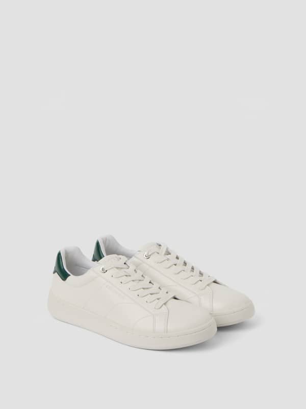 Unisex Deuce Sneakers blanches en cuir synthétique avec détails verts, finition PU et design inspiré du tennis.