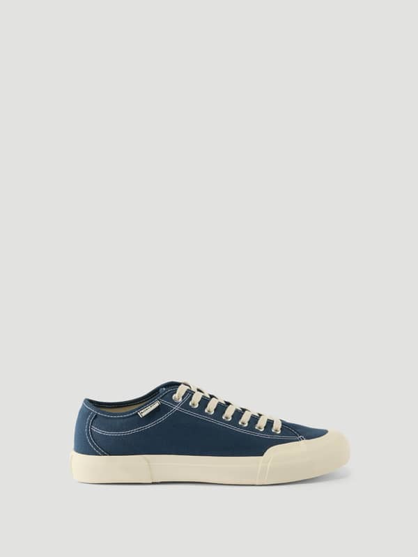 Vue de profil des Unisex Smash Sneakers en Bleu, au design d'inspiration tennis en toile de coton respirante.