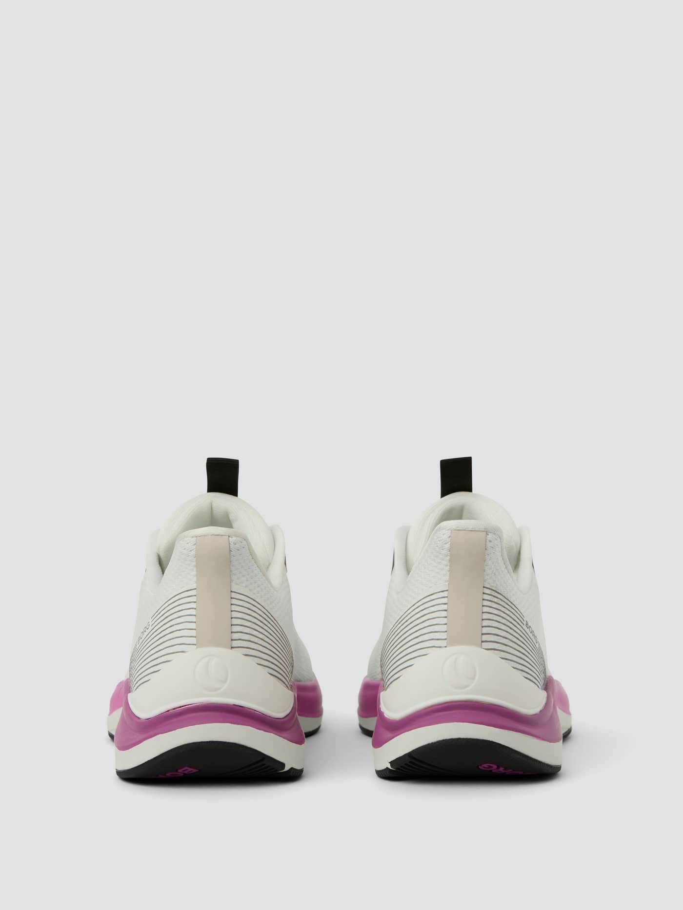 Rückansicht der Björn Borg Unisex Ace Knit Sneakers in Weiß und Rosa mit gestricktem Obermaterial und Pink Fade zum Laufen. - Image 2