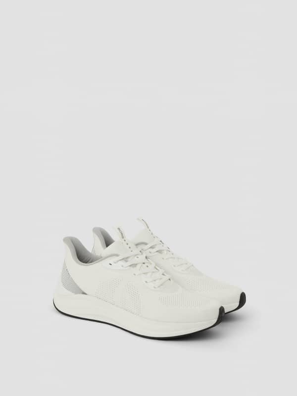 Unisex Ace Knit Sneakers en blanc pour le running, avec une tige tricotée flexible et des logos BORG gris.