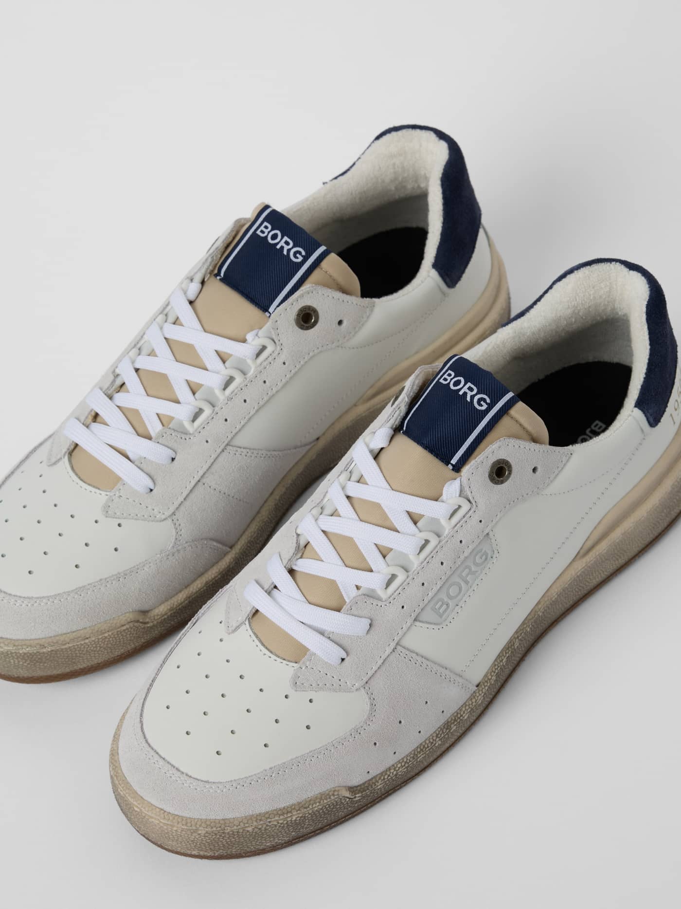 Men's Baseline 56 Sneakers in white, combining premium leather and nylon for a stylish, functional tennis look. - Image 2