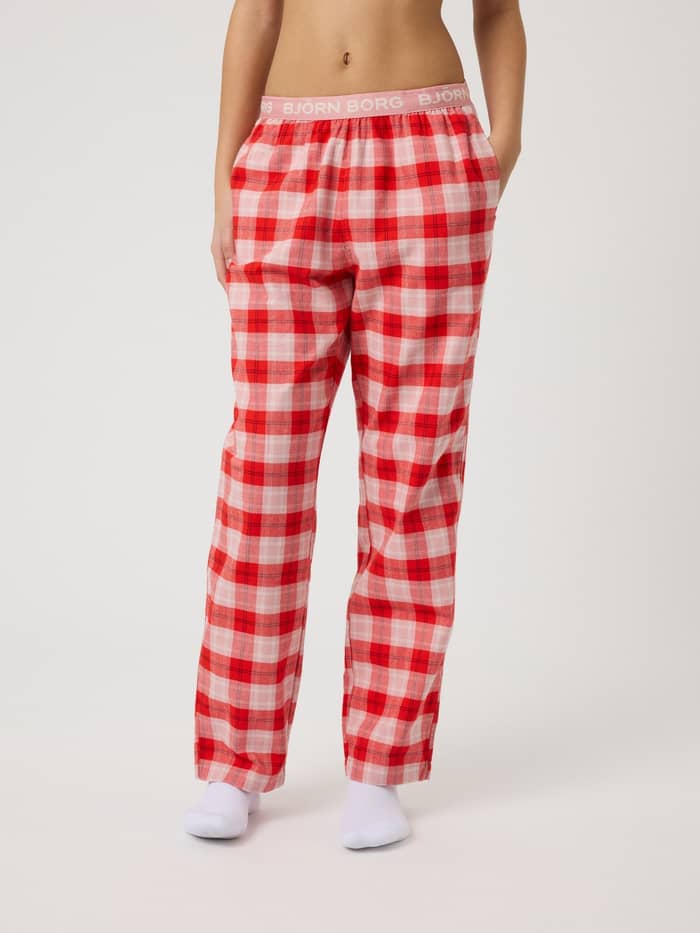 Core Flannel Pyjama Pants til kids set forfra i lyserødt, rødt og hvidt ternet mønster i blød flannel med hvidt logo. - Image 2