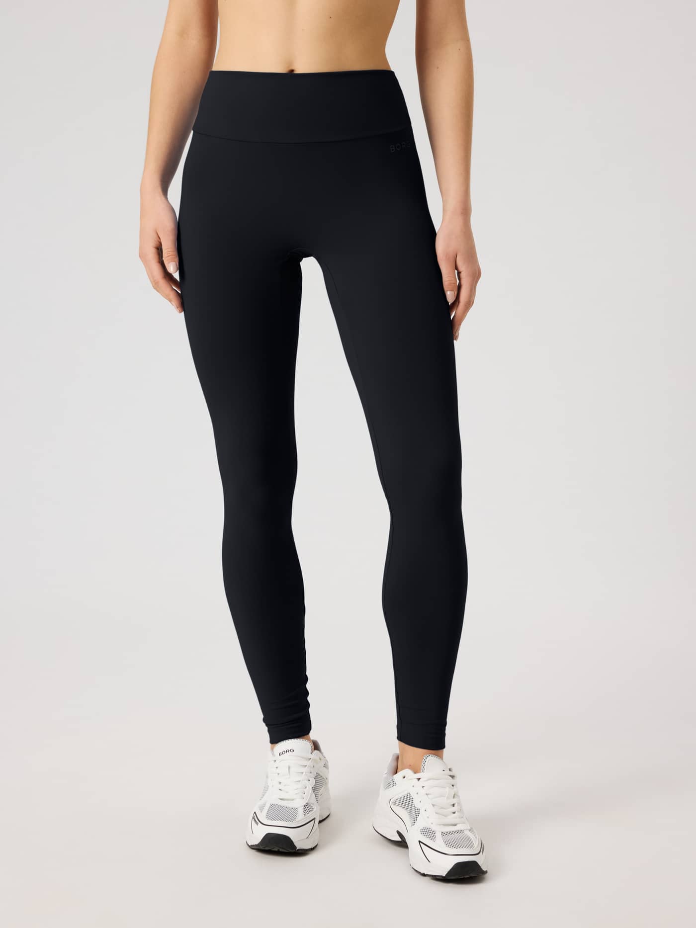Front view of a model wearing the Björn Borg Studio Soft Tights in Black Beauty (Black) for premium training comfort. - Image 1