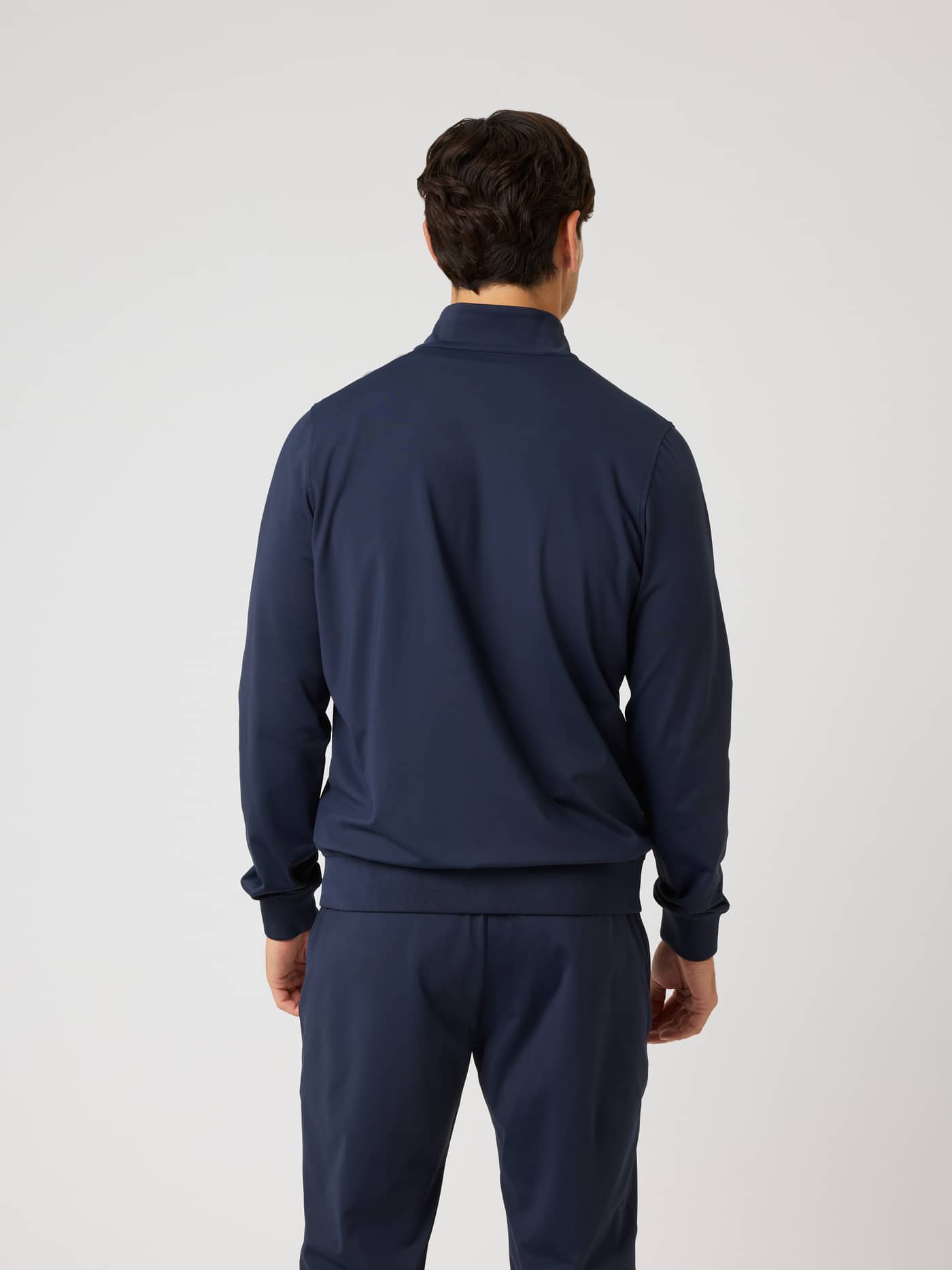 Back view of a man wearing the Ace Court Jacket in Night sky (Navy), a technical layer for the tennis court. - Image 2