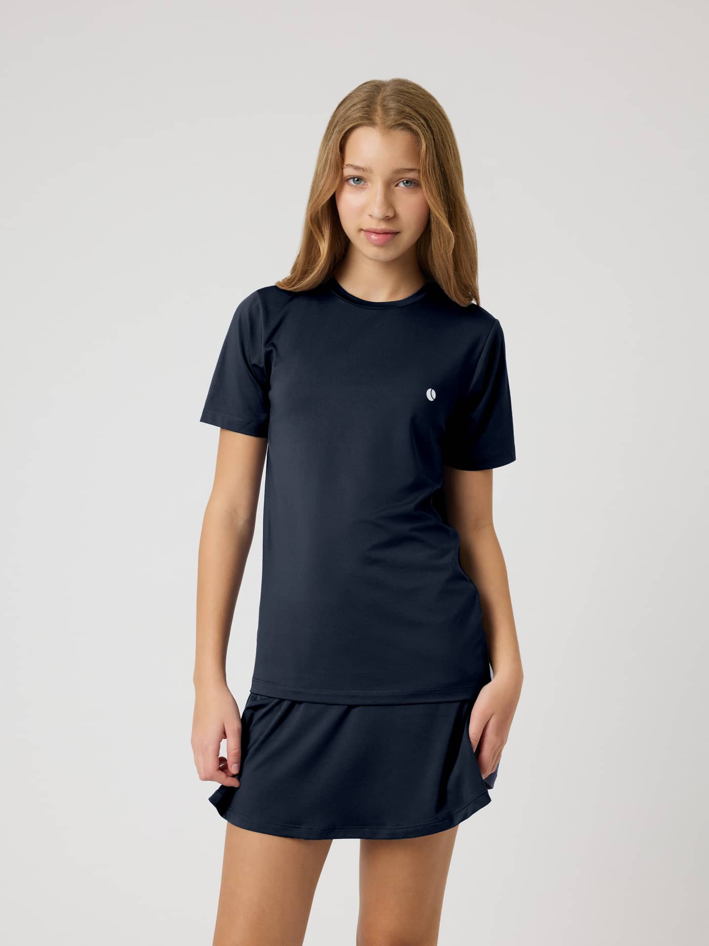 Front view of the Ace Slim T-Shirt in Night sky (Navy), a slim fit kids' tennis top with a white tennis ball logo. - Image 2