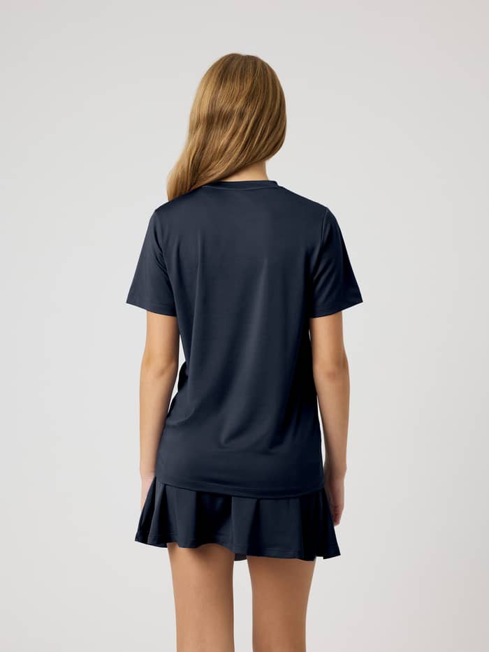 Ace Slim T-Shirt i Night sky (Marineblå) set bagfra på et barn til funktionel træning og tennis. - Image 5