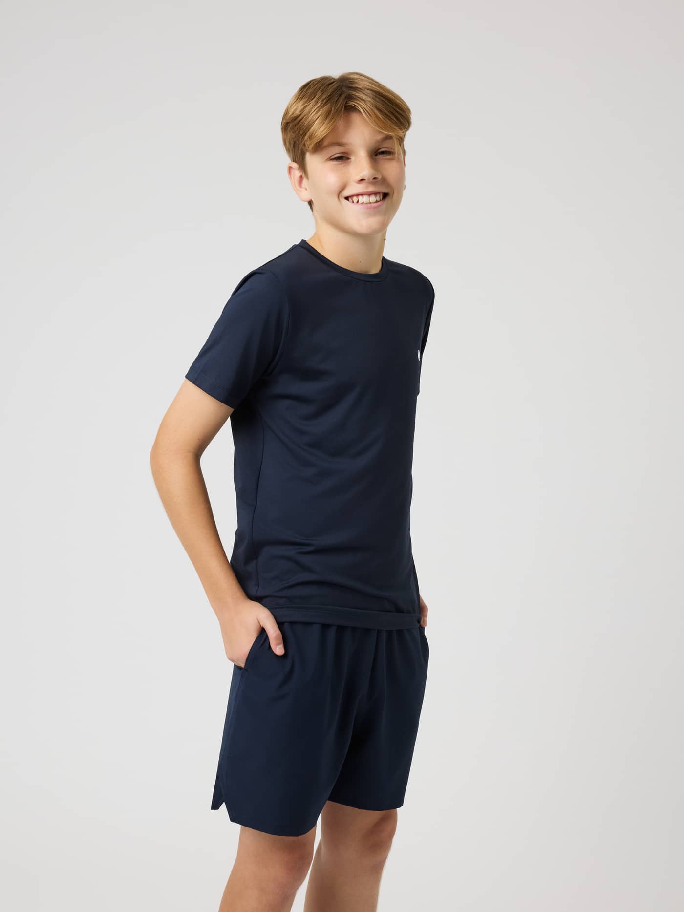 Front view of a boy wearing the Ace Slim T-Shirt in Night sky (Navy), a technical kids' top designed for tennis. - Image 3