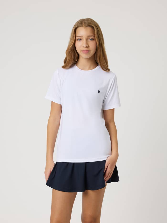 Front view of a model in the kids Ace Slim T-Shirt in Brilliant White (White) with a black logo for tennis.