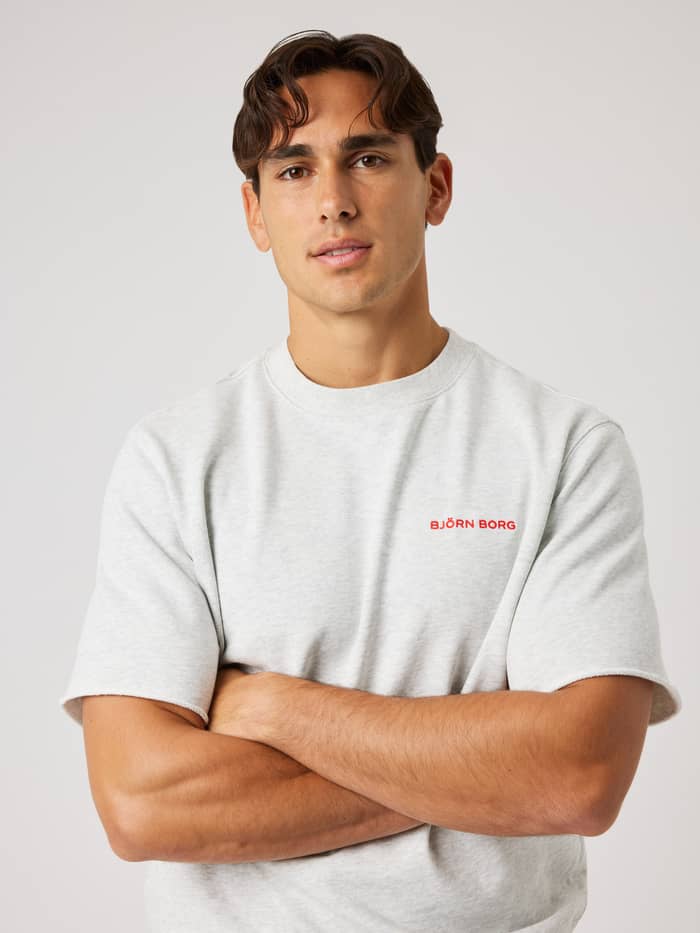 Borg Oversized Short Sleeve Sweatshirt in Ultra Light Grey Melange (Grijs) met rood logo voor training, vooraanzicht. - Image 5