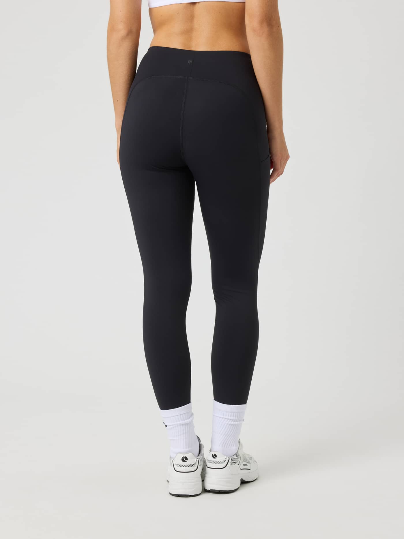 Back view of Borg Reform Pocket Tights in Black Beauty (Black), high-waisted with side pockets for training and tennis. - Image 2