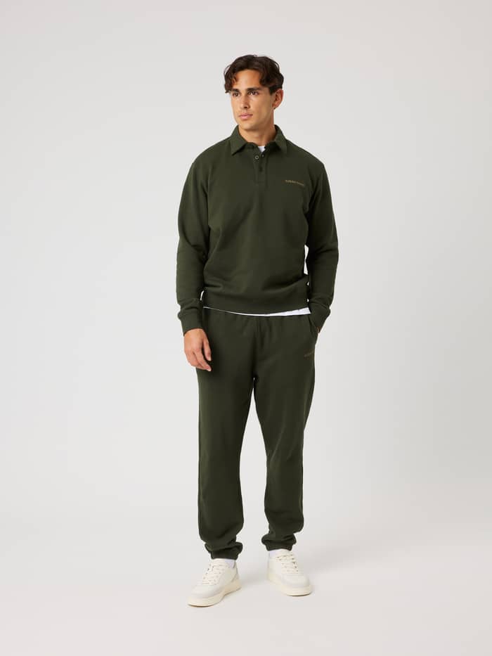Full-body front view of a model wearing the Borg Classic Polo Sweatshirt in Rosin (Green) for tennis and light training. - Image 3