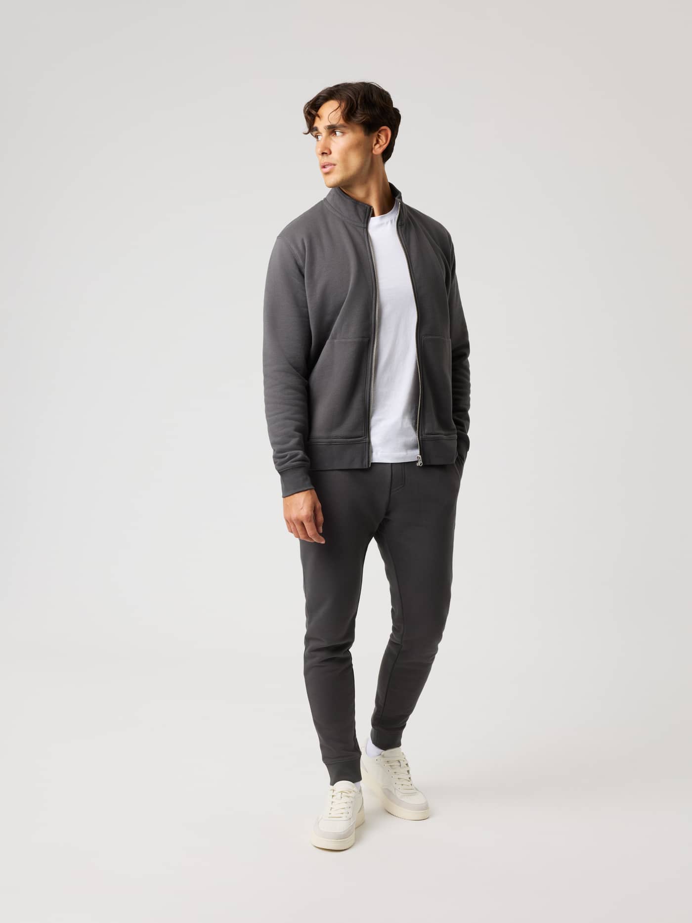 Full-body view of a model wearing the Centre Full Zip Sweatshirt in Asphalt (Black) with a regular fit and metal zipper. - Image 3