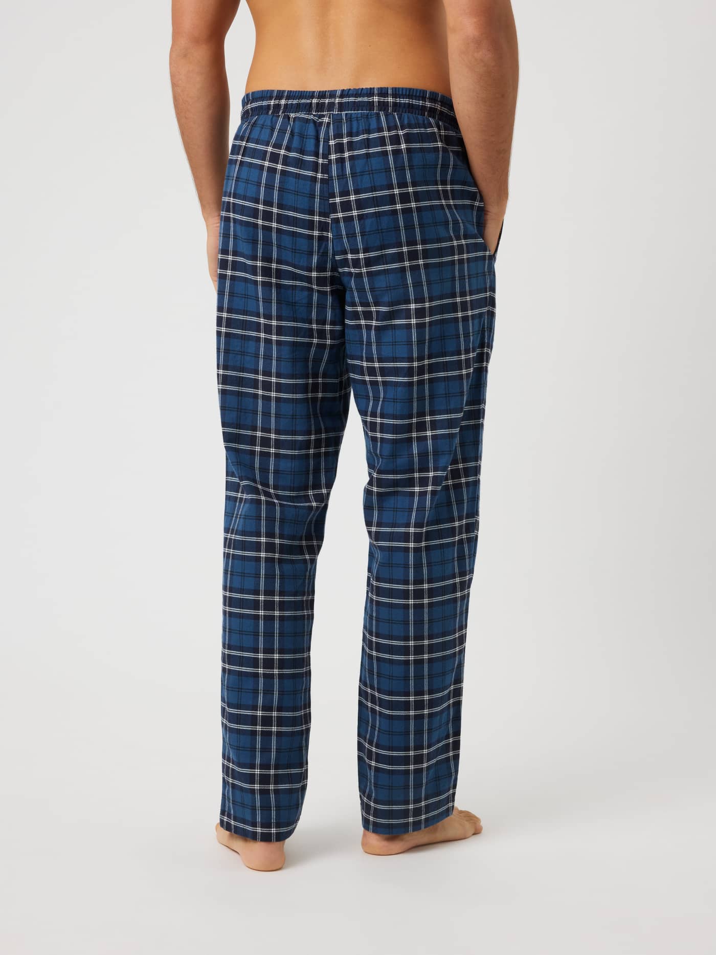 Back view of Core Flannel Pyjama Pants in Forest Tartan 4 (Green) featuring a classic brushed flannel tartan pattern. - Image 2