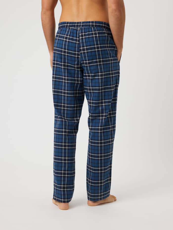 Rückansicht der Core Flannel Pyjama Pants in Forest Tartan 4 (Grün) mit klassischem Tartan-Muster aus weichem Flanell. - Image 2