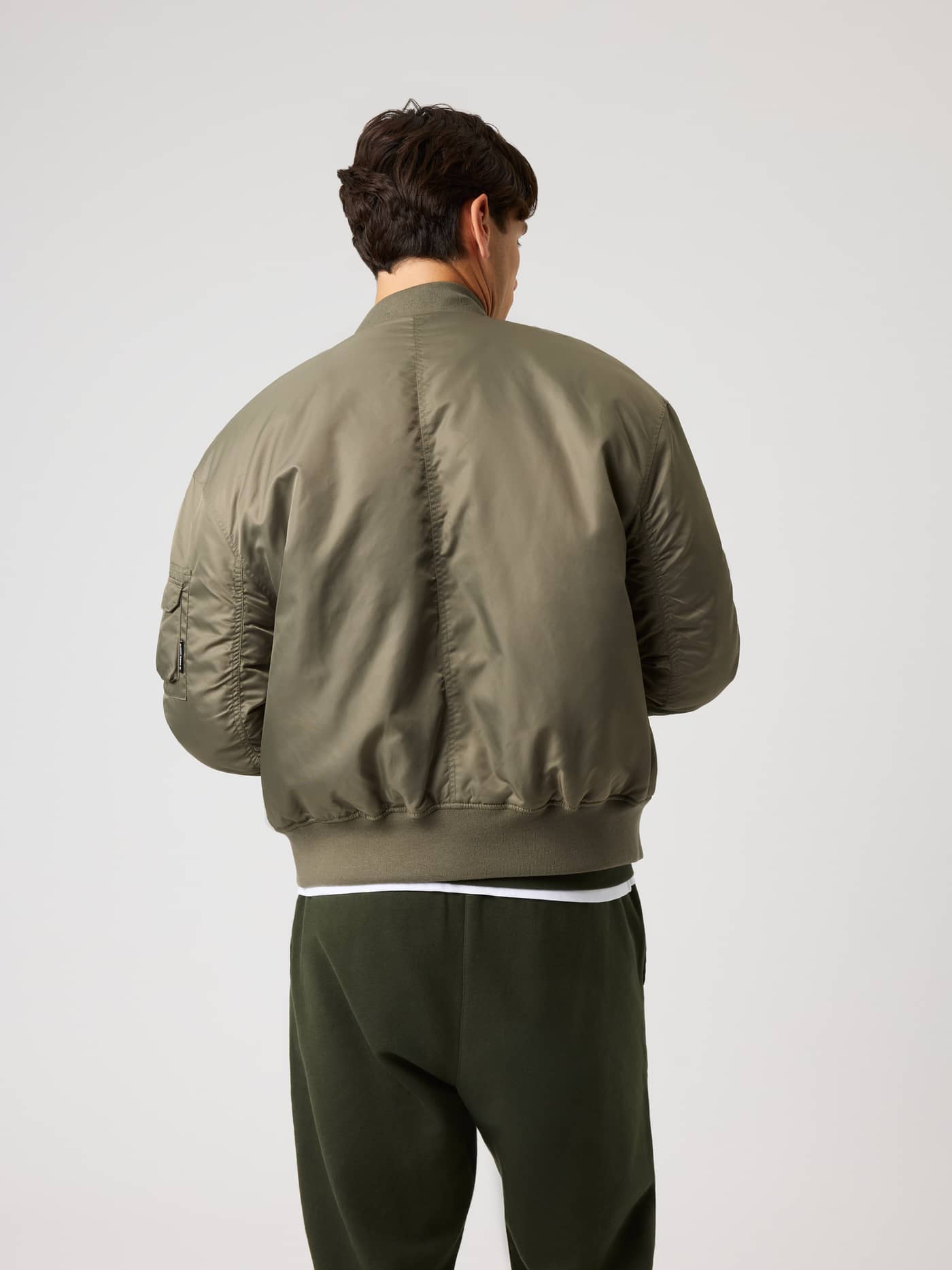 Vattert Borg Bomber Jacket i Kalamata (Grønn) sett bakfra til trening, tennis og hverdagsbruk. - Image 2