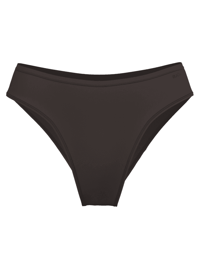 Vue de face du Comfort High Leg Briefs 2-pack en Brun en microfibre douce avec un logo ton sur ton à la hanche. - Image 2