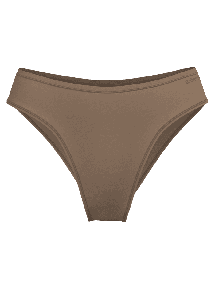 Vue de face du Comfort High Leg Briefs 2-pack en marron en microfibre douce avec coupe échancrée et logo ton sur ton. - Image 3