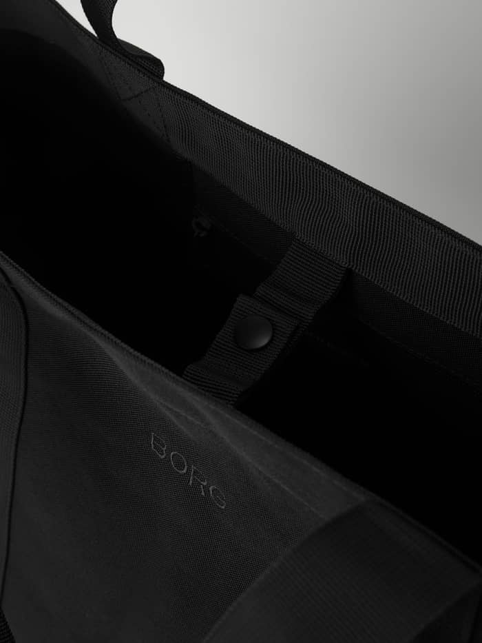 Borg Day To Day Tote L - 20L in Black Beauty (Black) featuring a snap closure and tonal logo embroidery for training. - Image 3