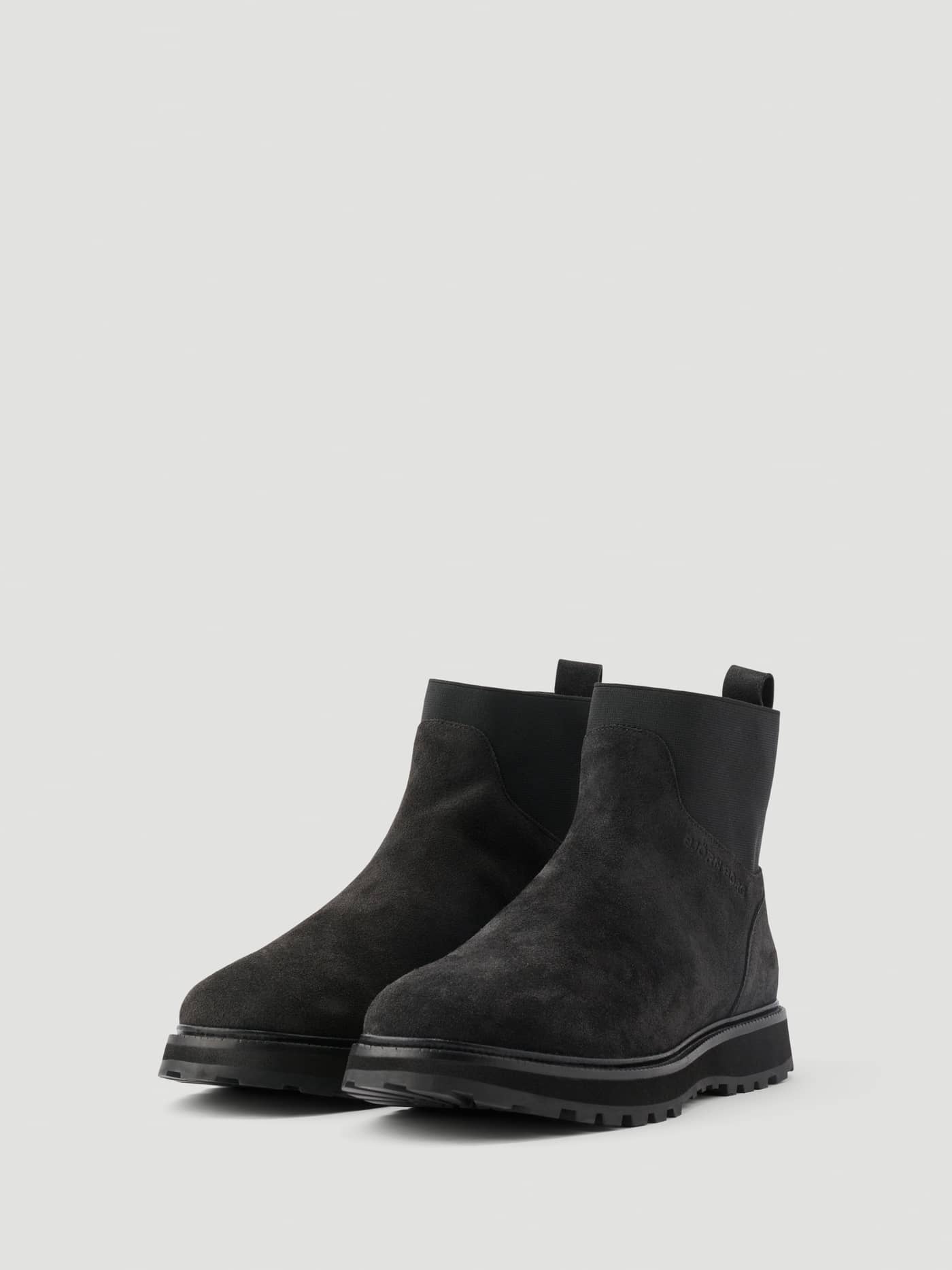 Men's Summit Chelsea Boots in Black, crafted from premium leather with a tonal logo and a technical lugged sole. - Image 2