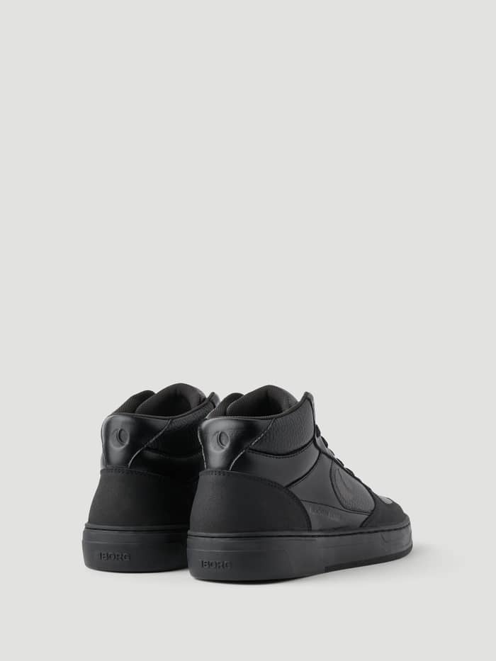 Men's Challenger Mid Sneakers in Zwart synthetisch leer, achteraanzicht met tonale logo's en tennisstijl. - Image 3