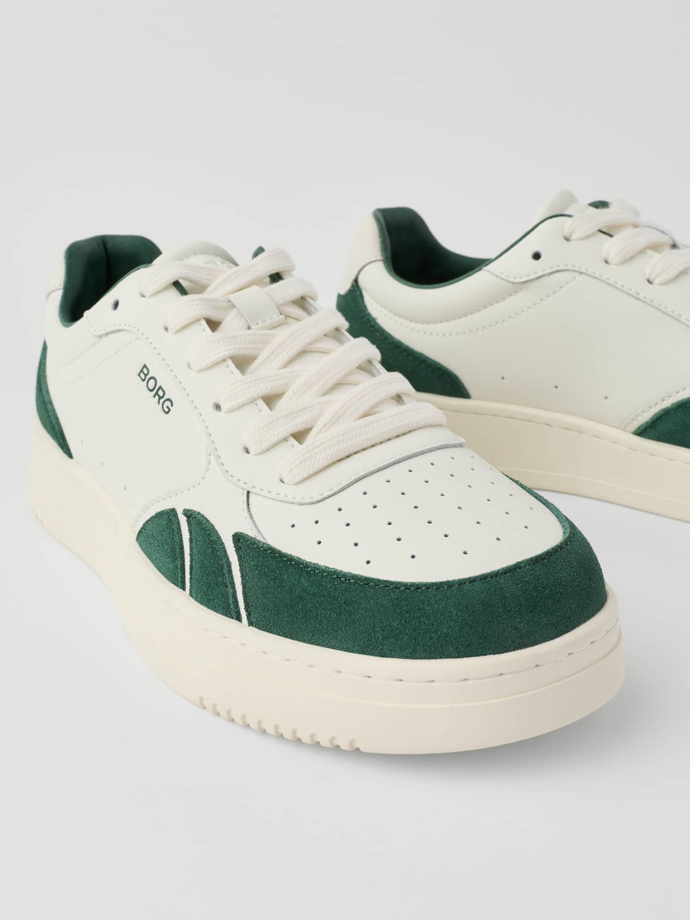 Women's Victory Leather Sneakers in white and green with a green logo, featuring leather and suede for a tennis style. - Image 4