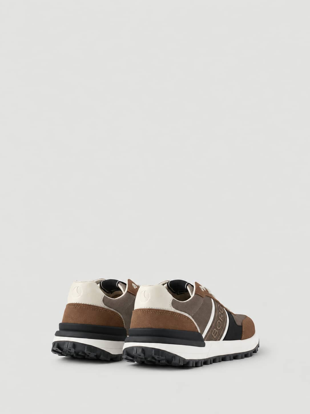 Back view of the Men's Pace Nu Sneakers in cognac and black, showing the running-inspired design and textured heel details. - Image 3