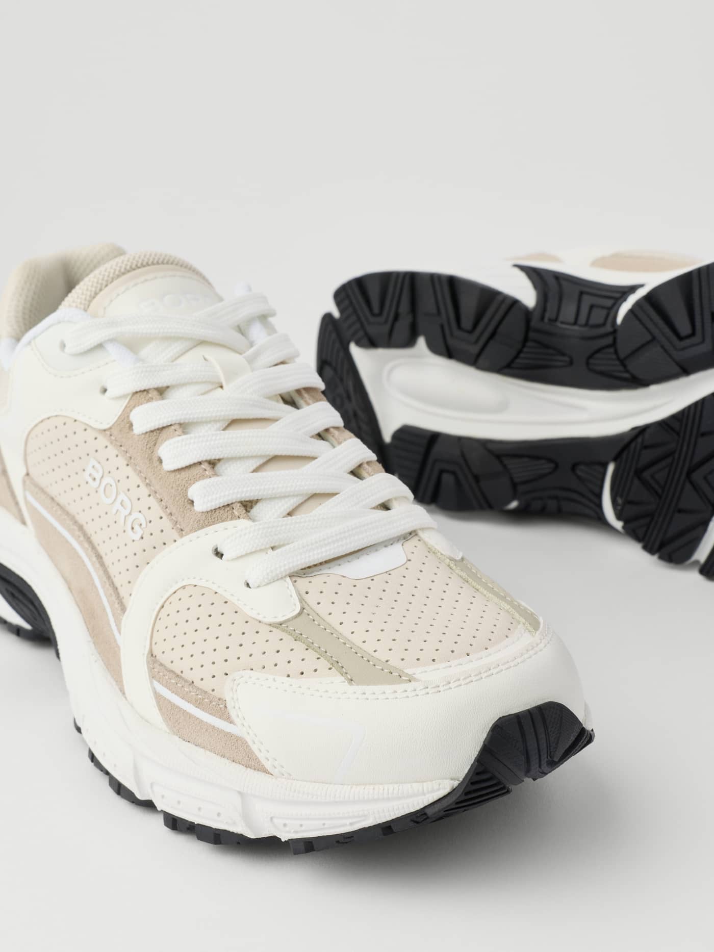 Women's Alley Sneakers in Beige featuring a technical running-inspired design and white logo detail. - Image 5