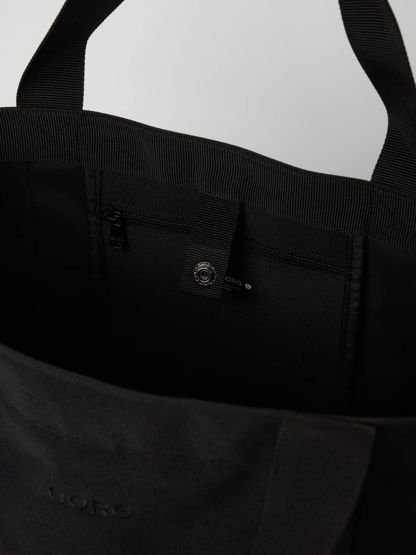Interior of the Borg Day To Day Tote M - 17L in Black Beauty (Black) featuring a snap button and zip pocket for training. - Image 4
