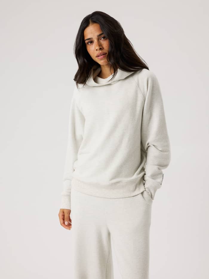 Vue de face du Studio French Terry Oversized Hoodie en Tofu Melange (Beige) pour le tennis. - Image 2