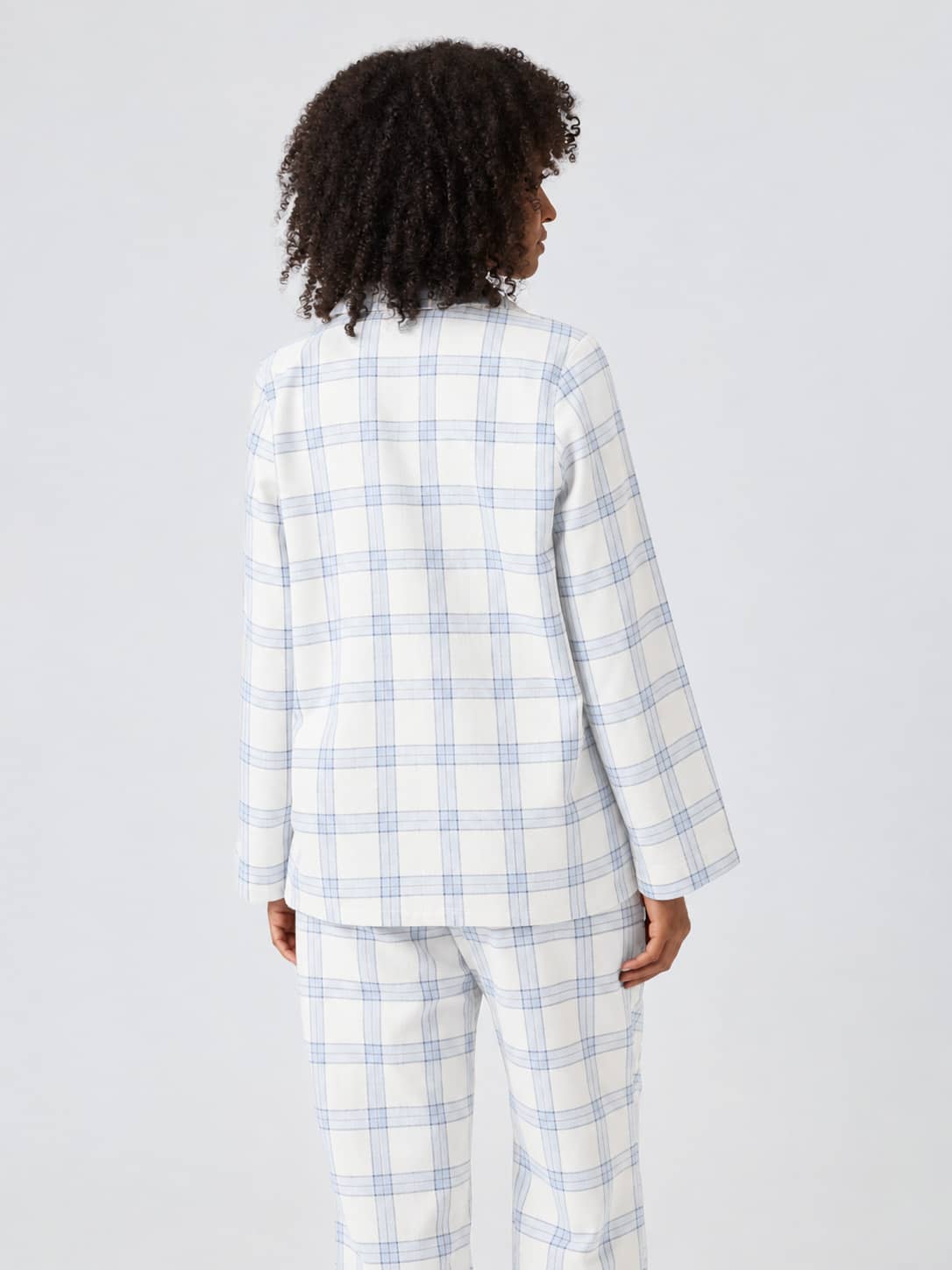 Achterkant van het Core Flannel Pyjama Shirt in Navy Pyjama Tartan 2 (marine) met een geruit patroon en een relaxed fit. - Image 3
